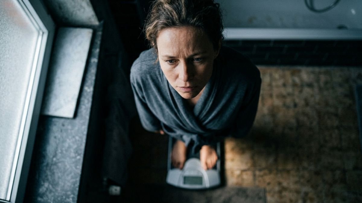 why am I gaining weight with no reason over 40